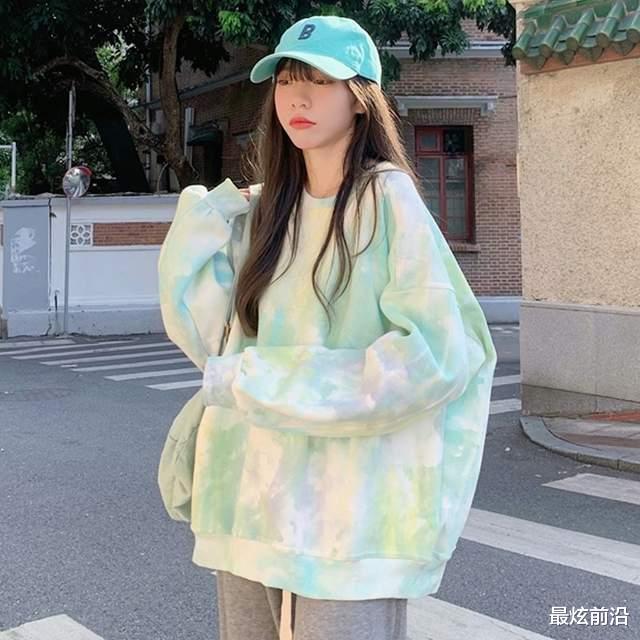 最炫前沿 郭碧婷成为宝妈风采依旧，卫衣搭阔腿牛仔裤，随性减龄超好看