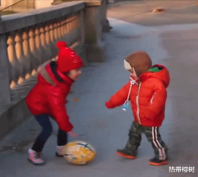 |和女老板一起去爬山，她总是走在我前面，莫名的有点慌啊哈哈哈！