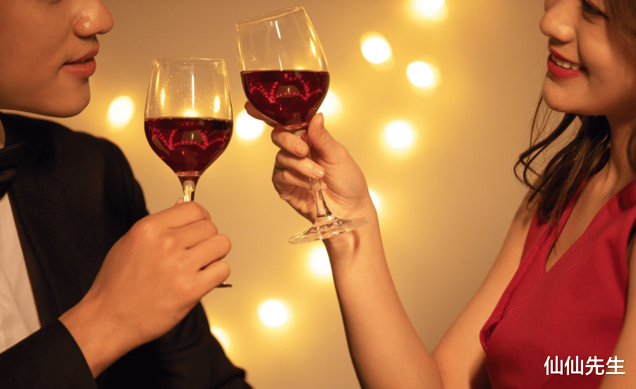 仙仙先生 “出差7天,全在他那”52岁妻子偷约小情人,被丈夫发现怒提离婚