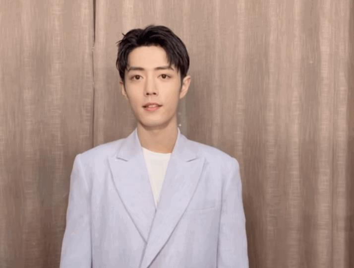 肖战|肖战深夜发33秒视频，镜头转场只为了衣领居中？