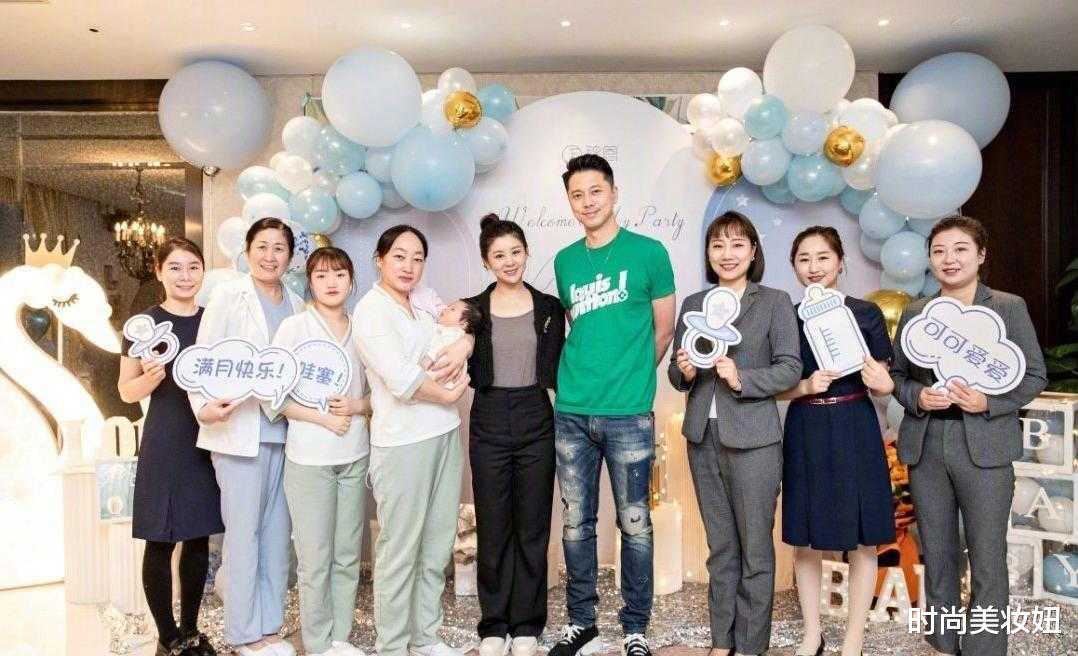 穿衣搭配 李小萌生二胎后更美了，穿小西装扎半马尾，甜美得像个小姑娘