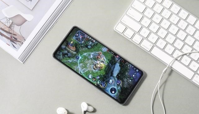 散热器|金刚石散热！16G+5600mAh，iQOO Neo6有点东西