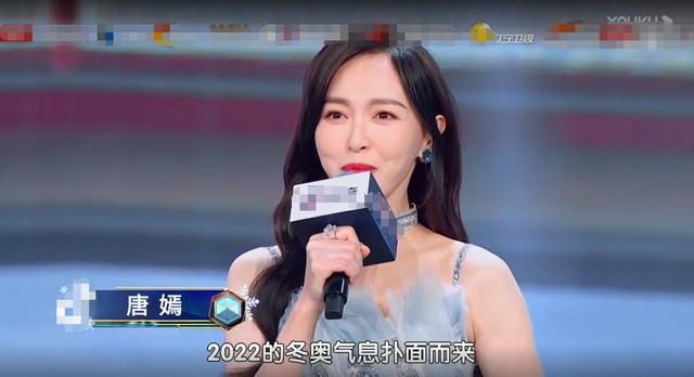 余生|北京卫视户外办晚会,杨坤冻到鼻子通红,多位女星穿吊带裙秀身材