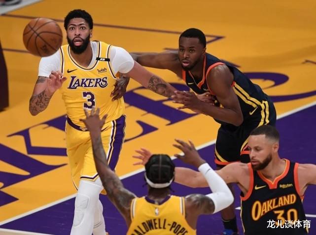 勇士队|勇士到底输在哪里？赛后科尔给出了答案，老詹又一次打服了对手