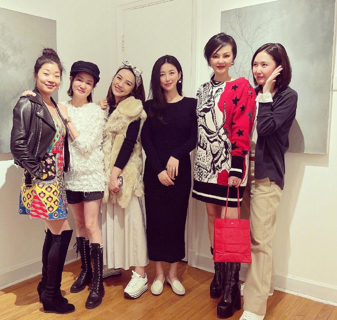 口红|袁泉换新发型“火”了！超短发搭配一身黑惊艳亮相，意外高级洋气