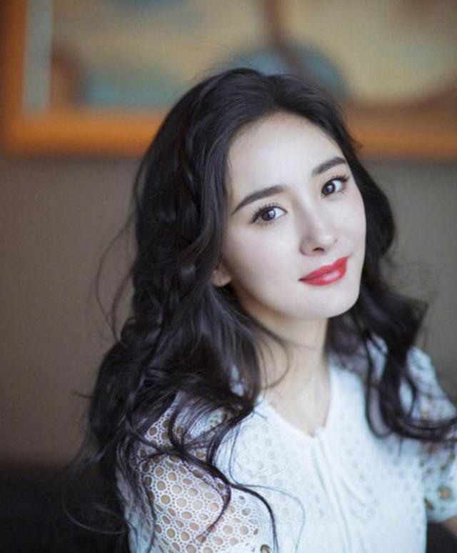 杨幂|杨幂大学宿舍4人走红了3人,杨幂:不是不想带她,实在是带不动