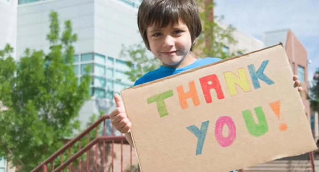 C妈学堂|强迫式讲礼貌正在蔓延,娃受了委屈只能忍气吞声,家长却视而不见