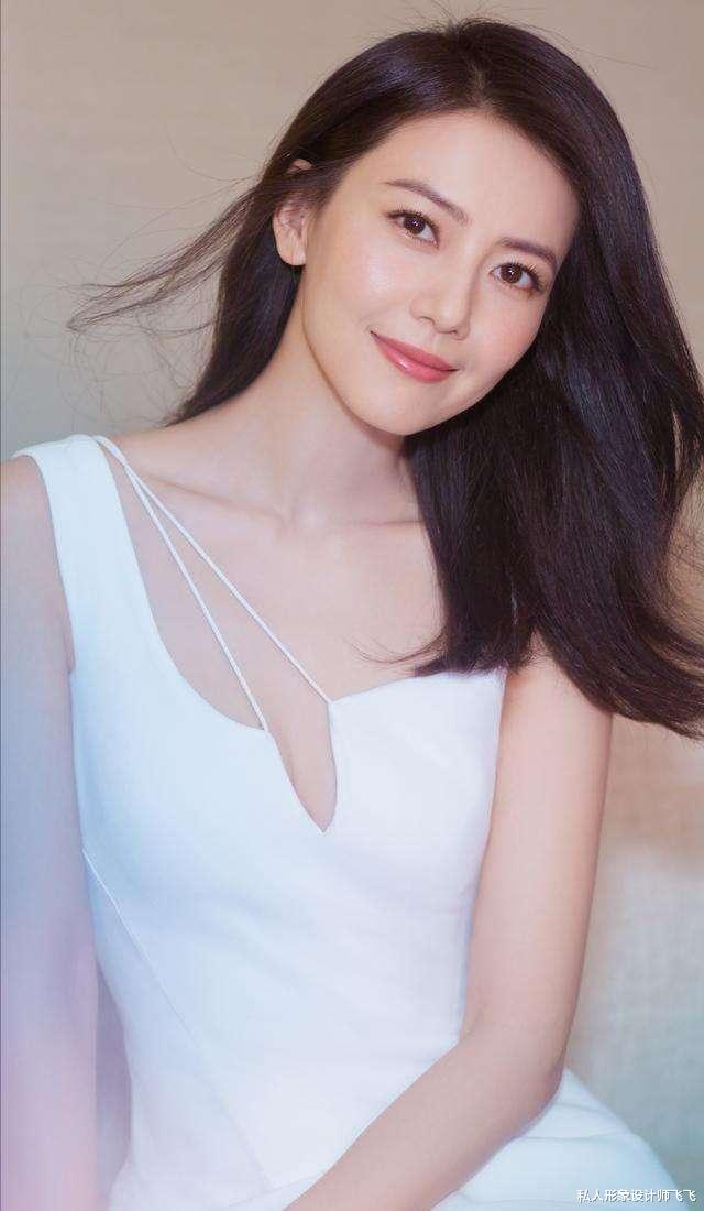 私人形象设计师飞飞|肤色偏黄就是暖皮吗？不是的，还要看瞳孔色和眼白色才能下判断