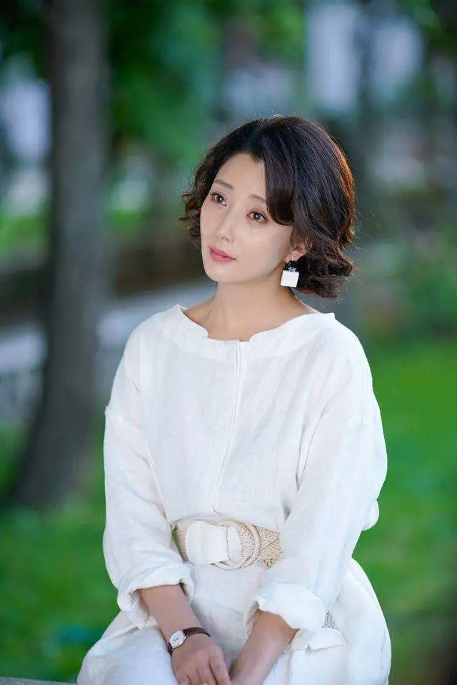 殷桃|42岁凭“少女腰”火上热搜！她这些年是怎么偷偷变美的啊？