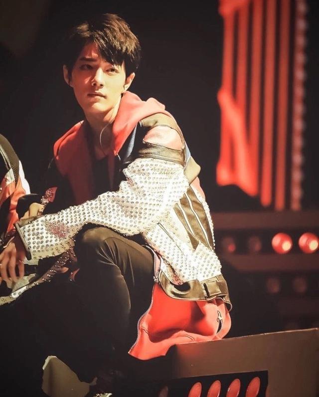 肖战|58万粉丝的大博主喊话肖战，扬言要肖战“负责”，粉丝表示轮不到