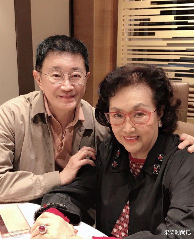 柒柒时尚记|林青霞为葛兰庆生,穿红裙站C位太抢眼,瘦身22斤后容光焕发