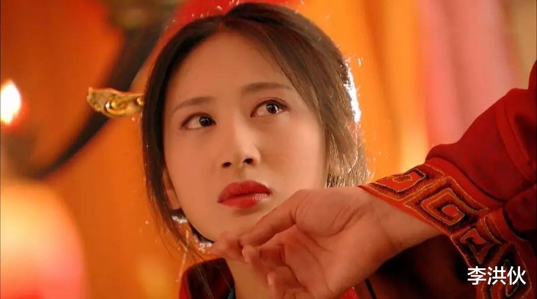 郭珍霓|同样头饰繁琐，为何她能做到艳而不俗、动而不乱？