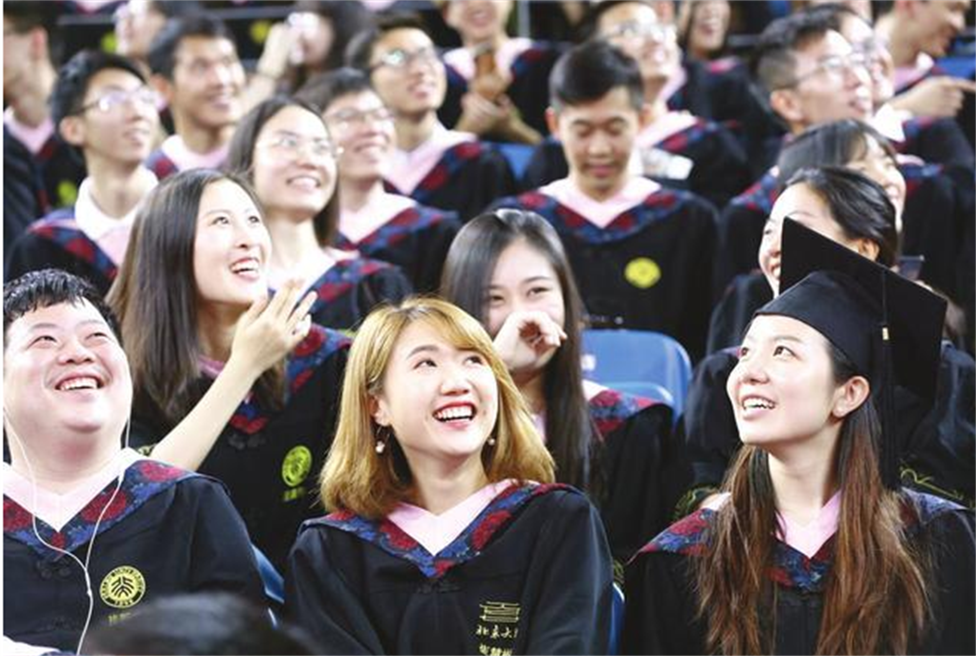 求职|清北毕业生“涌入”补课机构，名校毕业找工作，也要向生活低头