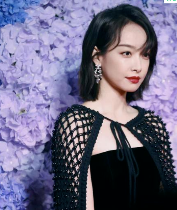 虞书欣|又有新的红毯：杨幂自带高级感，童瑶性感，汤唯拉开衣角后太抢眼