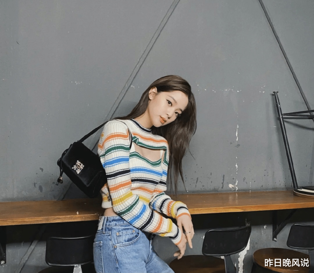 赵丽颖|欧阳娜娜终于转变路线，走御姐风却撞衫迪丽热巴，两人气质不相上下