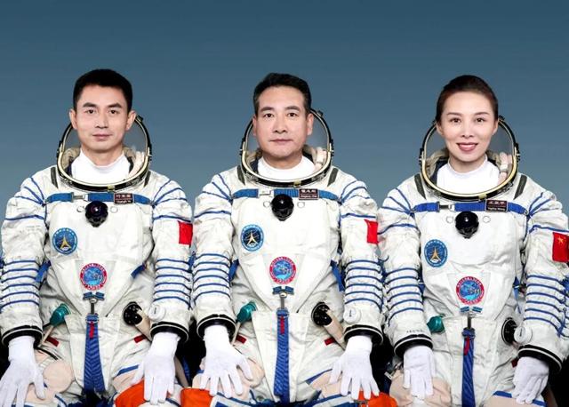 王亚平:数十亿女性借你之眼望向窗外