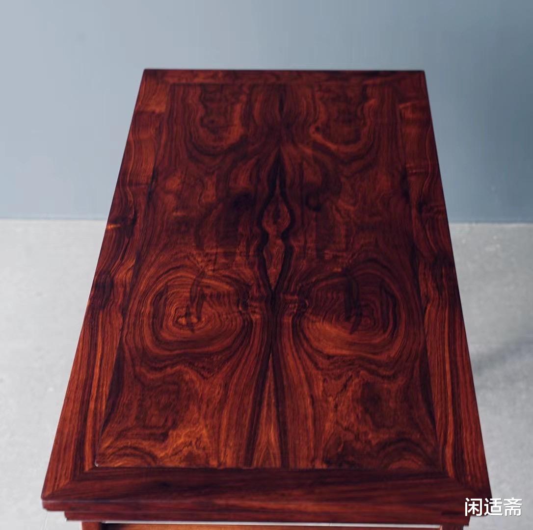 |精致隽永，海黄紫油梨鬼脸纹，夹头榫瓜棱腿平头案