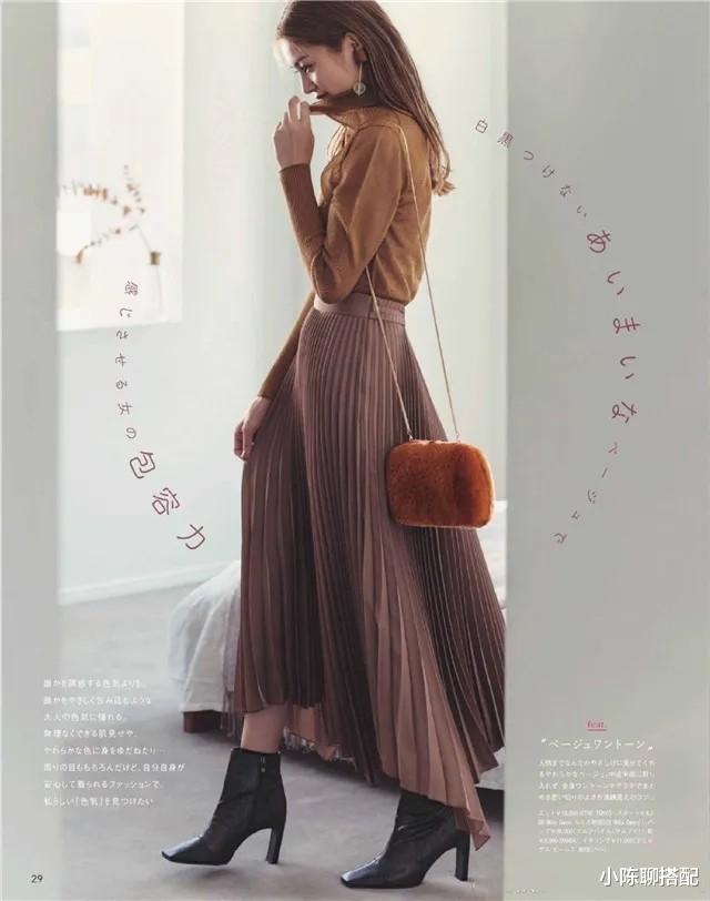 小陈聊搭配 穿衣别太复杂，中年微胖妈妈们试试“半裙+靴子”，显瘦又高级