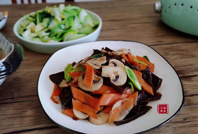 袁建明聊育儿|南方人的极简午餐，二菜一汤多素少肉，清香鲜美适合家人口味