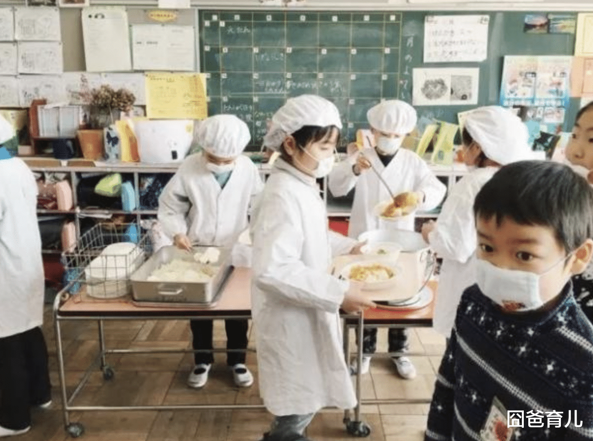 囧爸育儿 日本儿童健康居世界首位，他们的学校午餐制度，很多学校做不到