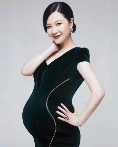 主持人|陈蓉4岁还不会说话，却成为了一名主持人，她的双胞胎女儿好可爱