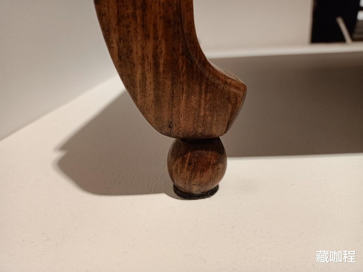 鼓腿彭牙香蕉足，黄花梨炕桌束腰打洼一木连做