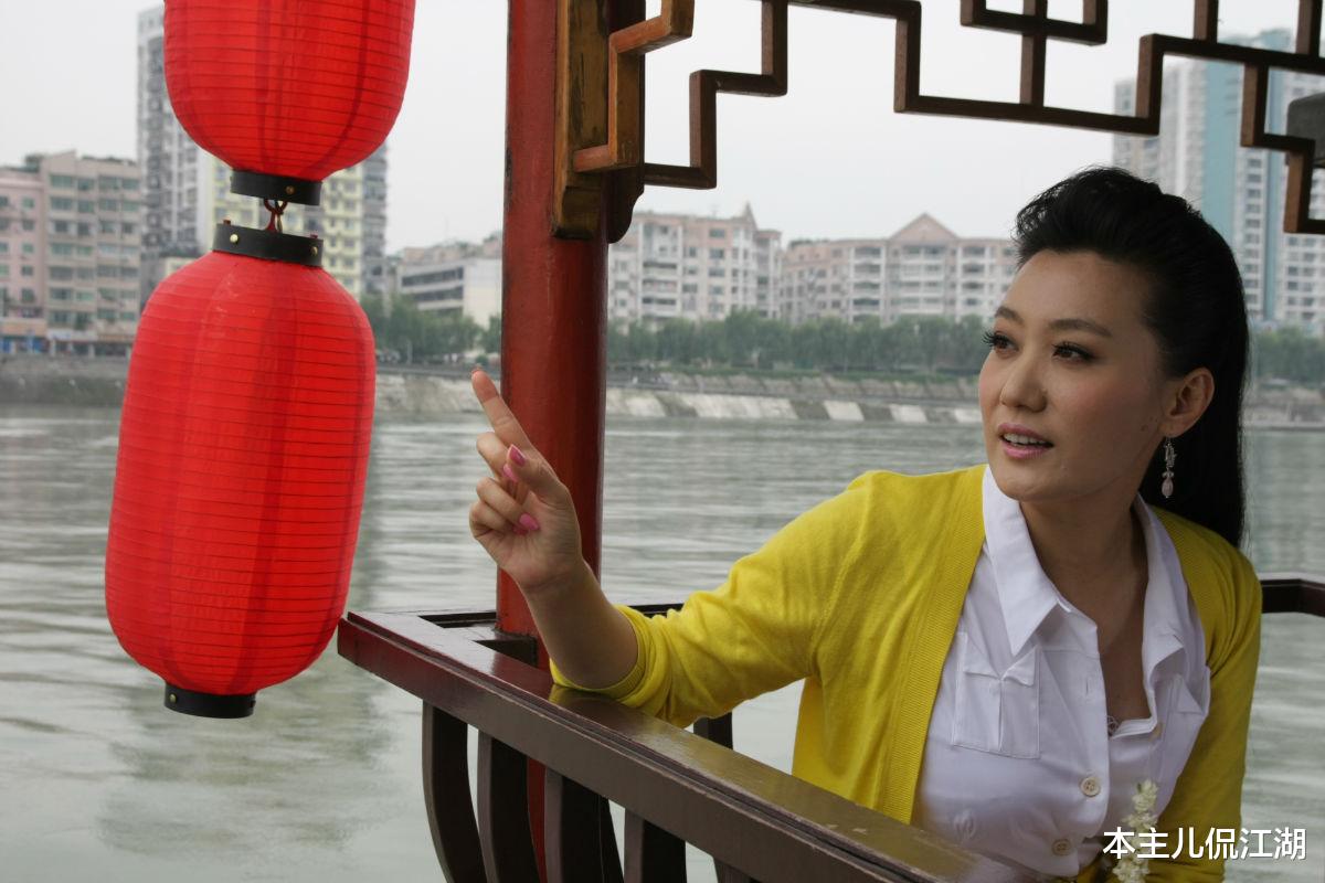 谭晶|军旅歌手谭晶：32岁嫁41岁老公，37岁做妈妈，丈夫是科学家