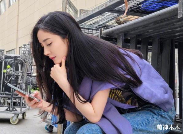 杨幂|杨幂突跟00后男爱豆传绯闻，两人同公司深夜双排，粉丝脱饭怼男方