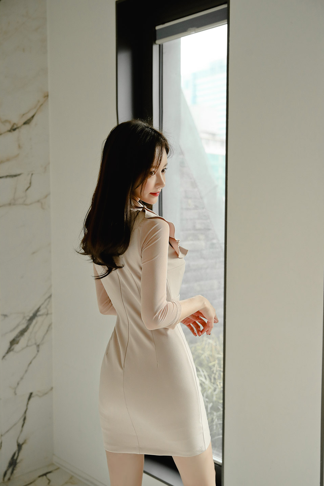 壹品穿搭|女神孙允珠时尚写真:奶油纽花波纹透丽维也纳礼裙