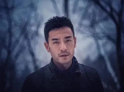 陈思诚|陈思诚参加同学聚会稳坐c位，毕竟他是班上最红的一个