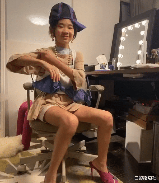 曹格|曹格妻子晒11岁女儿近照！偷穿恨天高打扮成熟，继承了妈妈高颜值