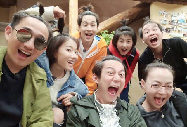 张子枫|向往的生活导演这是揭了多少女艺人的“遮羞布”，才引起如此争议