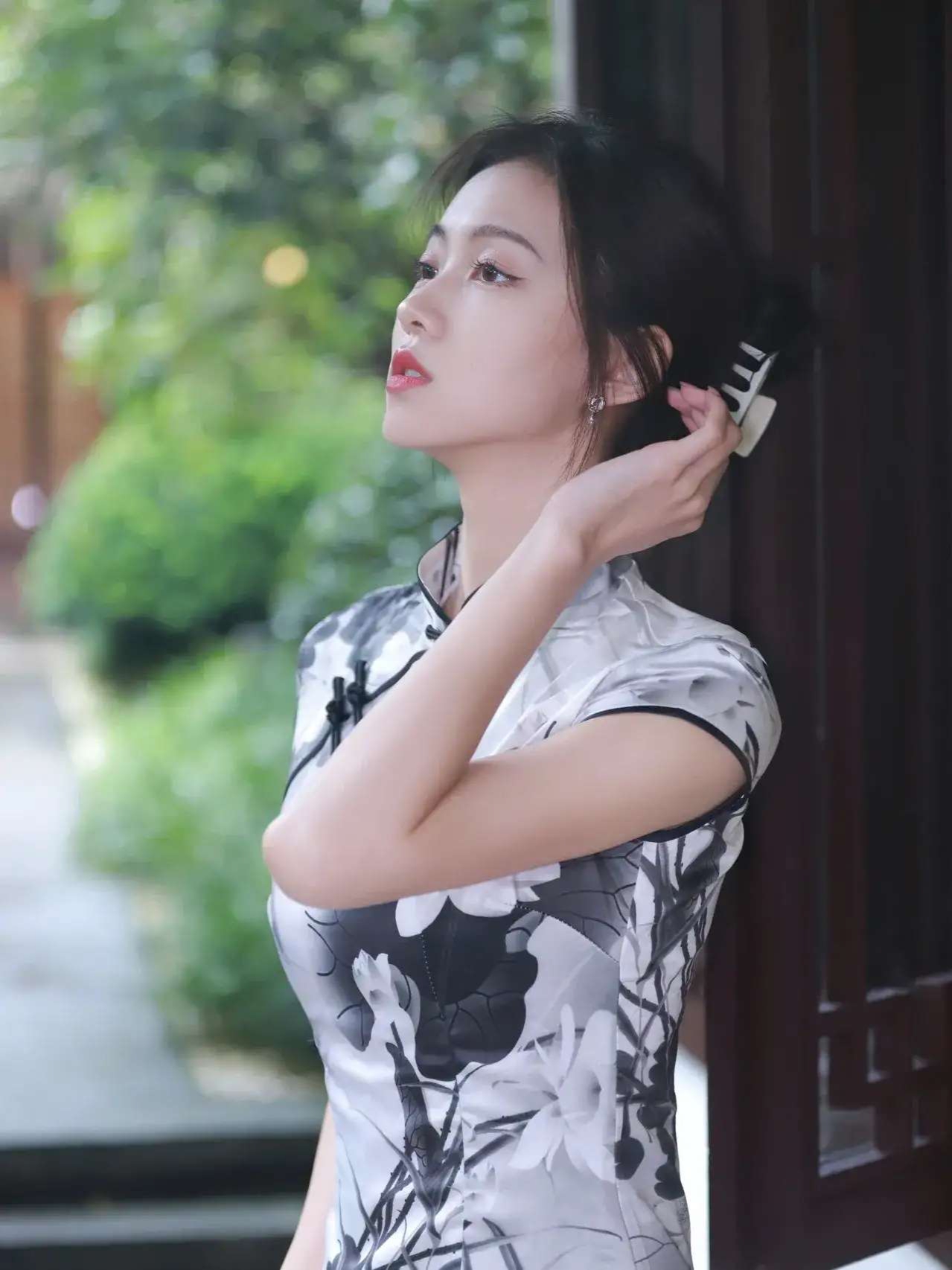 |居高声自远，非是借秋风