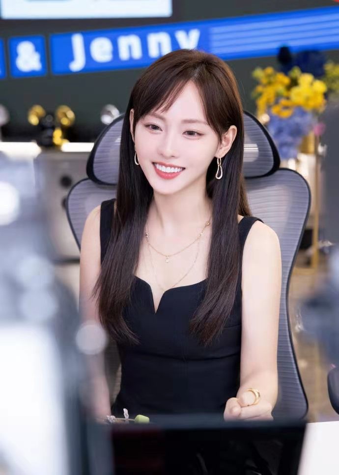 张嘉倪|出道即巅峰,和男友同居7年遭弃后嫁富二代,3年抱俩,人生赢家