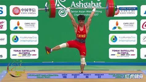红虎健身|“鬼背”李发彬，金鸡独立夺金，破奥运会纪录，实现举重大满贯