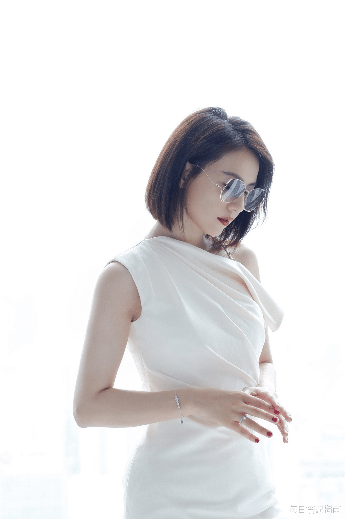每日搭配指南|高圆圆不愧是“国民女神”，穿白裙气质高级优雅，41岁这状态绝了
