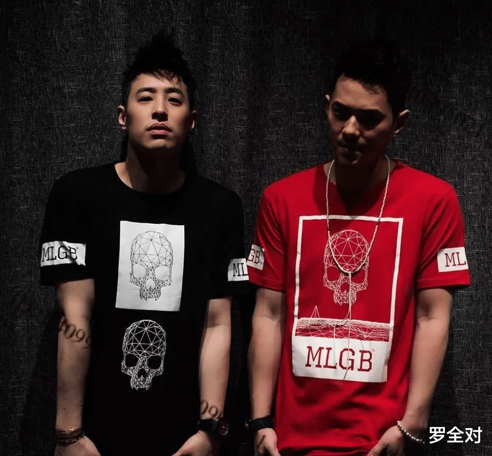 |黄明昊主理的国潮品牌“清仓关店”，网友：我真是个大冤种！