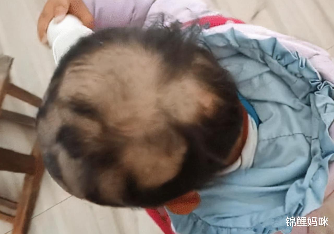锦鲤妈咪|“一报还一报”?男孩剃掉妈妈头发,宝妈醒后大哭:会被人笑死的