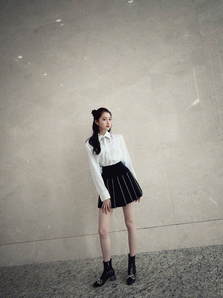 关晓彤|关晓彤拍摄“卫生巾”广告，未修图照曝光，网友：这太撩人了