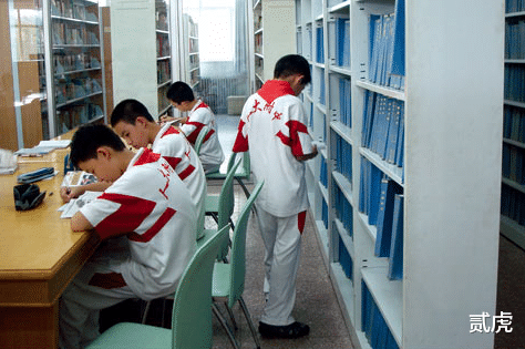 长沙|高三教师和学生打赌，年级第一请全班吃海底捞，老师：我太难了