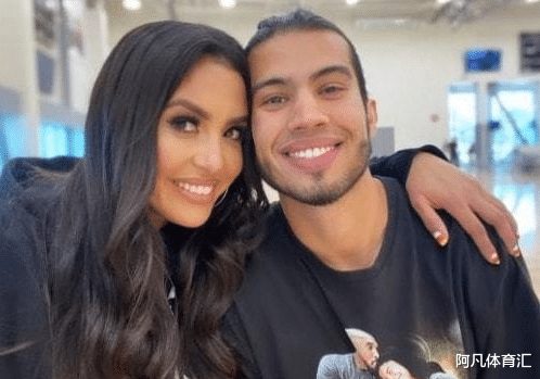 |瓦妮莎彻底不管不顾！公开与男伴眉来眼去，科比姐姐：她也不容易