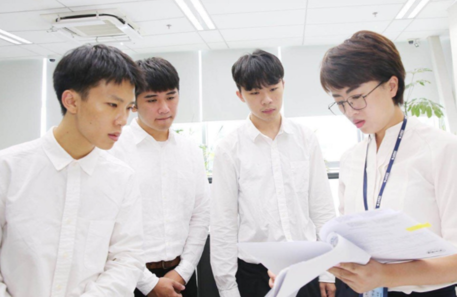 婚姻|银行工作光鲜亮丽,可入职门槛却越来越低,其中原因很现实