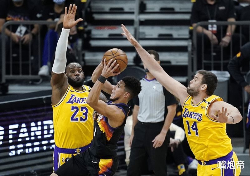 湖人队|雷霆一击！詹皇绝命三分击溃太阳，23+9大吼宣泄，对抗全场BeatLA呼声
