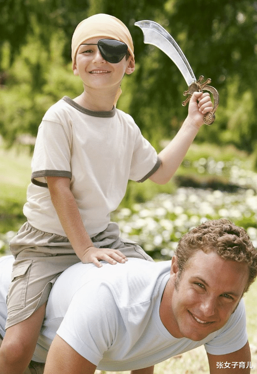 张女子育儿|假妈妈与孩子玩“过肩摔”,演砸了,幸好不是头先着地