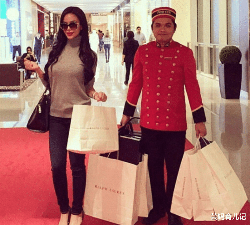 聂远|霍启刚一家晚餐照片曝光，桌上菜肴成亮点，网友：郭晶晶没嫁错人