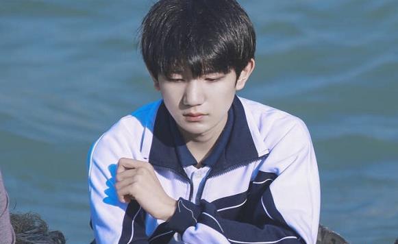 王源|王源拥有“铁饭碗”，新身份考察三年才公开，比当明星光荣多了