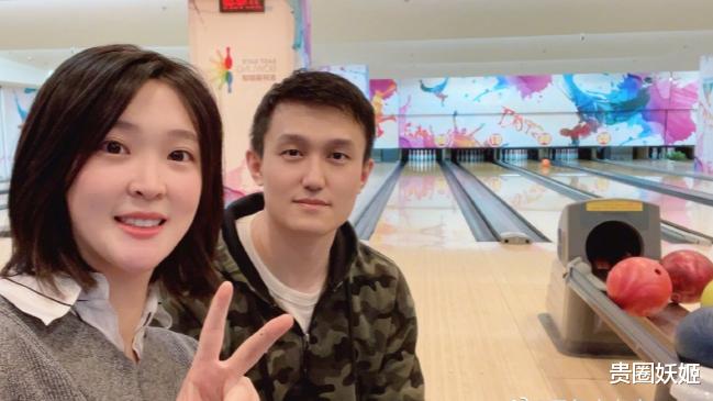 |惠若琪产后半年福态满分，老杨则消瘦了不少，夫妻同框大小脸亮眼