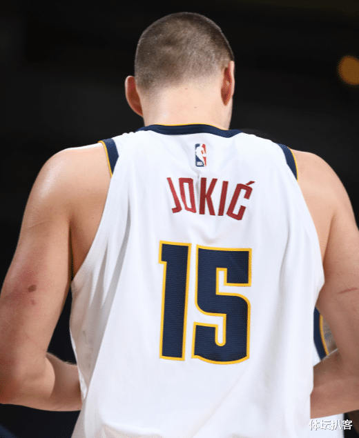 爵士队|11分完败！西部第一轰然倒下，疯狂11连胜遭终结，快船登顶榜首