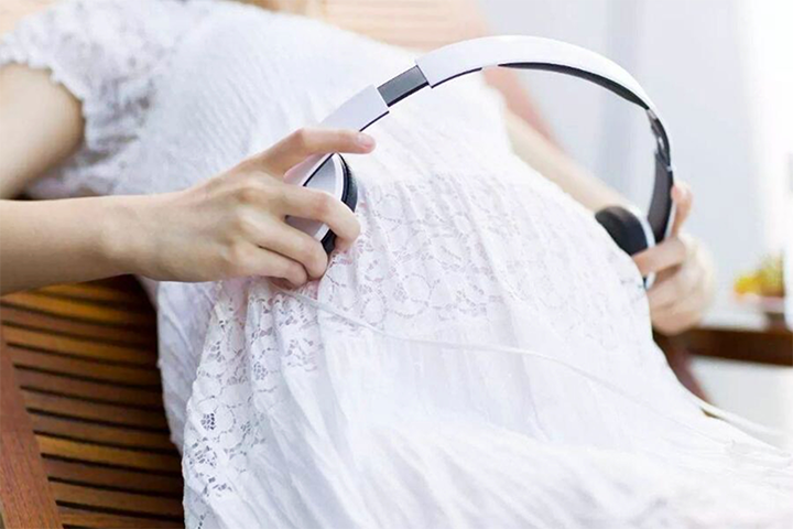 两口育儿|怀孕期间，给胎儿讲故事、听音乐，胎教到底有没有用？