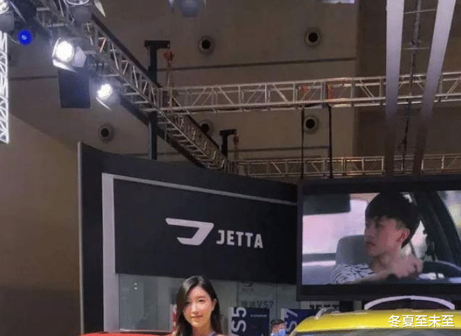 “这模特怀孕7个月还在工作,真是敬业啊”